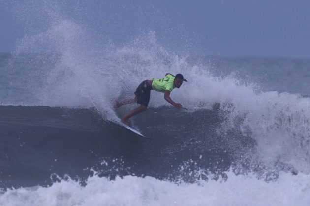 Lucas Cainan, Hang Loose Surf Attack 2021, Praia de Camburi, São Sebastião (SP). Foto: Munir El Hage.