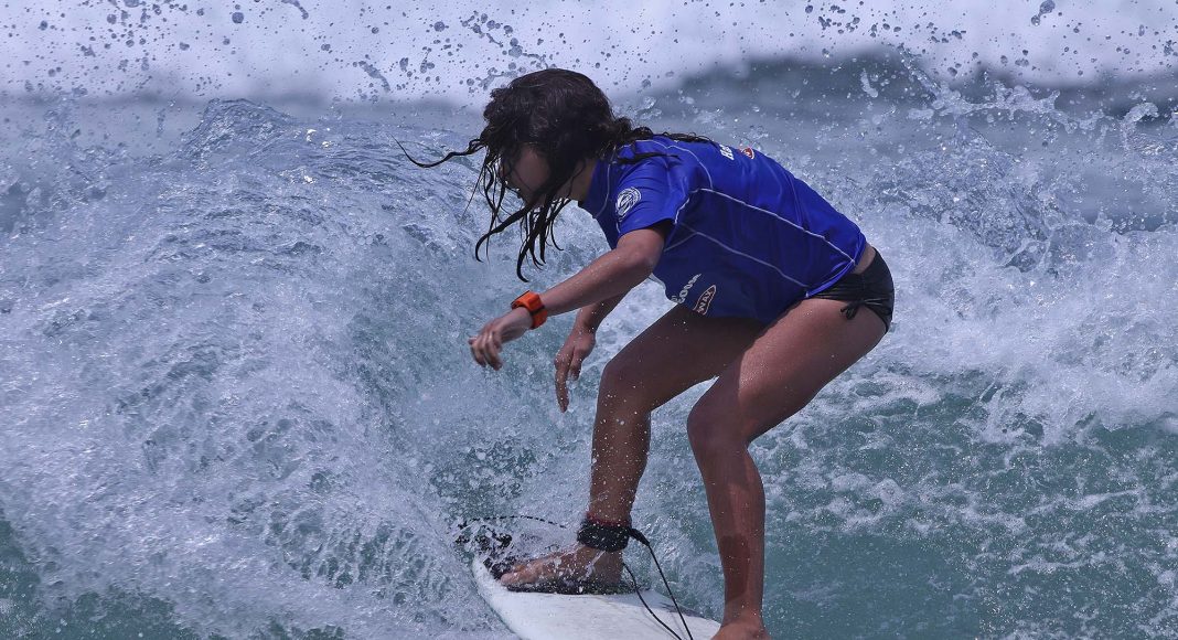 Maria Beatriz, Hang Loose Surf Attack 2021, Praia de Camburi, São Sebastião (SP). Foto: Munir El Hage.