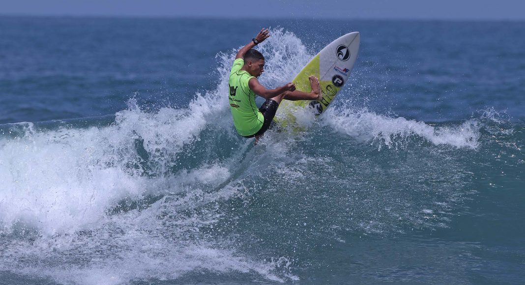 Murilo Coura, Hang Loose Surf Attack 2021, Praia de Camburi, São Sebastião (SP). Foto: Munir El Hage.