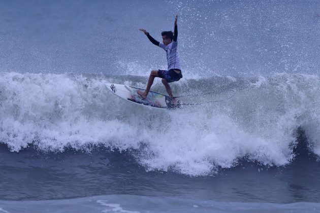 Noa Danucalov, Hang Loose Surf Attack, Praia de Camburi, São Sebastião (SP). Foto: Munir El Hage.