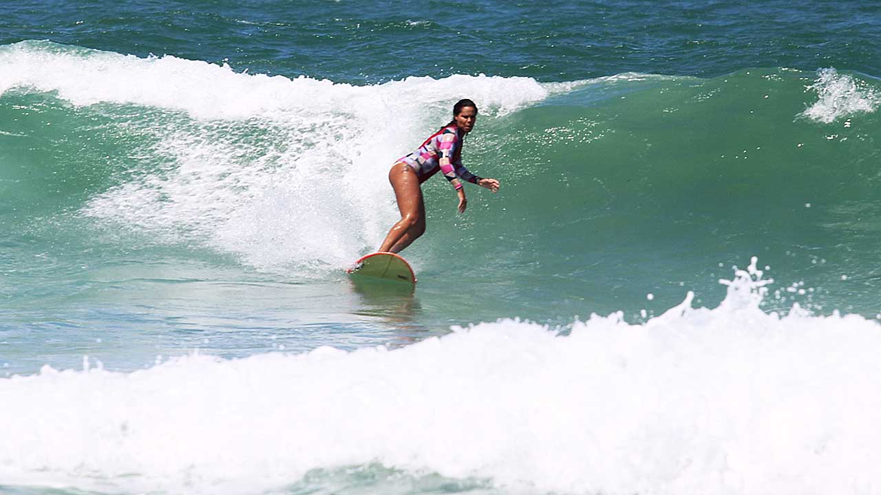Evento busca fomentar surfe feminino.
