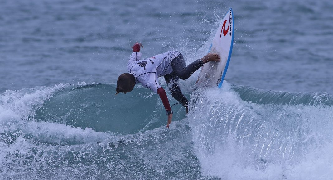 Pablo Gabriel, Hang Loose Surf Attack 2021, Praia de Camburi, São Sebastião (SP). Foto: Munir El Hage.
