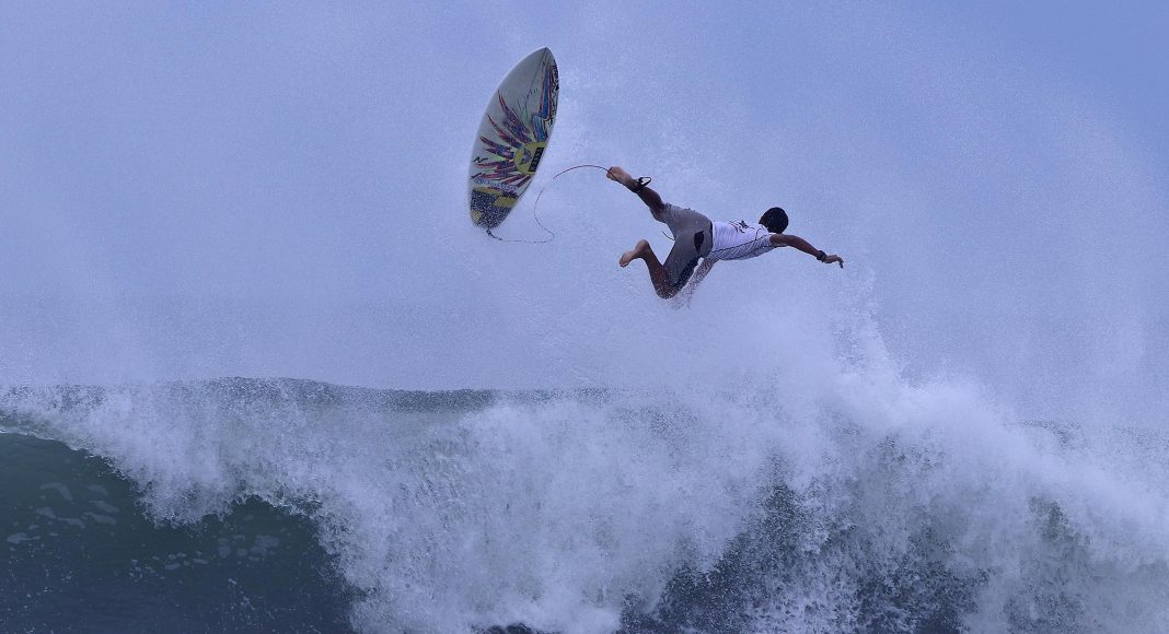 Rayan Fadul, Hang Loose Surf Attack, Praia de Camburi, São Sebastião (SP). Foto: Munir El Hage.