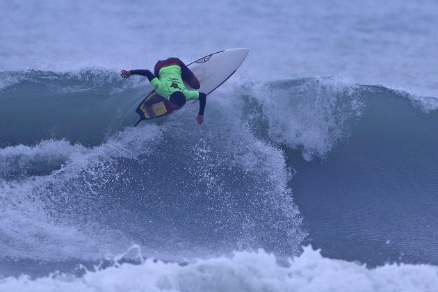 Renan Rodrigues, Hang Loose Surf Attack, Praia de Camburi, São Sebastião (SP). Foto: Munir El Hage.