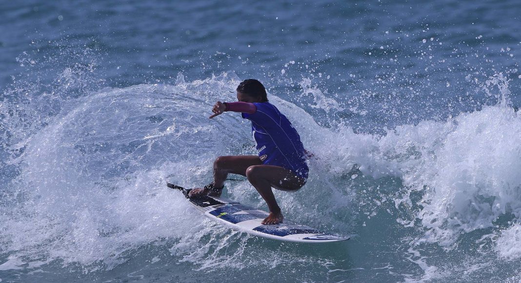 Sofia Tinoco, Hang Loose Surf Attack 2021, Praia de Camburi, São Sebastião (SP). Foto: Munir El Hage.