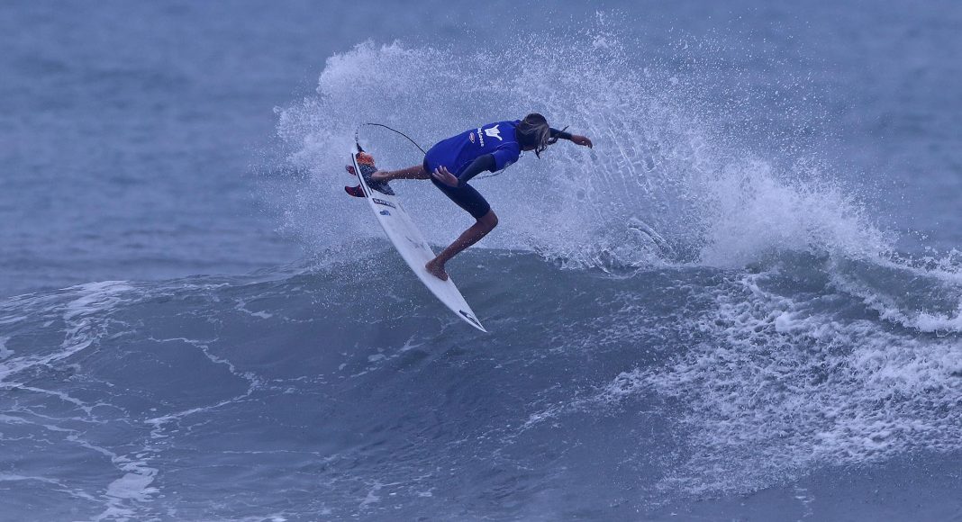 Yure Barros, Hang Loose Surf Attack, Praia de Camburi, São Sebastião (SP). Foto: Munir El Hage.
