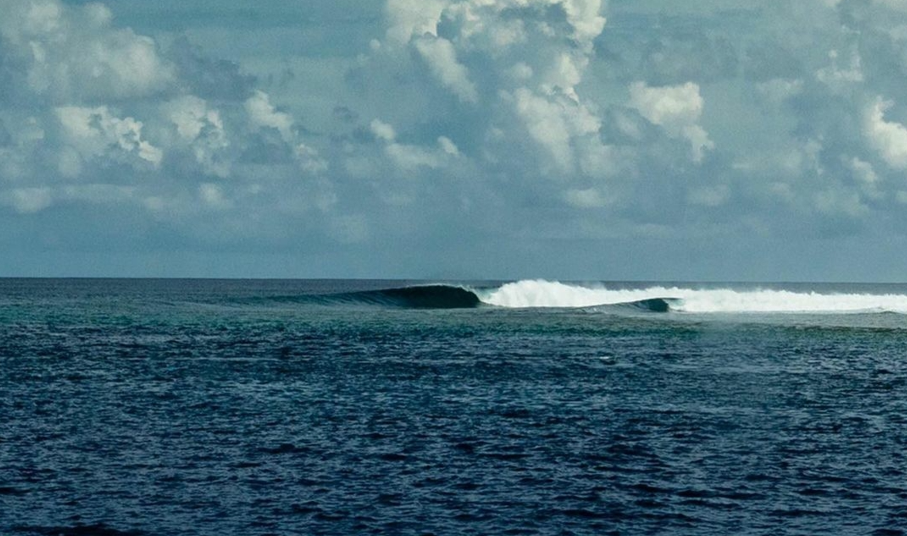 Ilhas Maldivas oferecem ondas perfeitas e natureza paradisíaca.