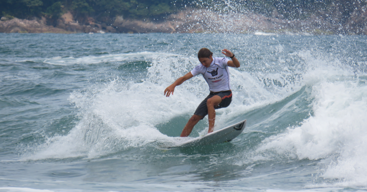 Gabriel Klaussner, Hang Loose Surf Attack 2021, Praia de Camburi, São Sebastião (SP). Foto: Danilo Caetano.
