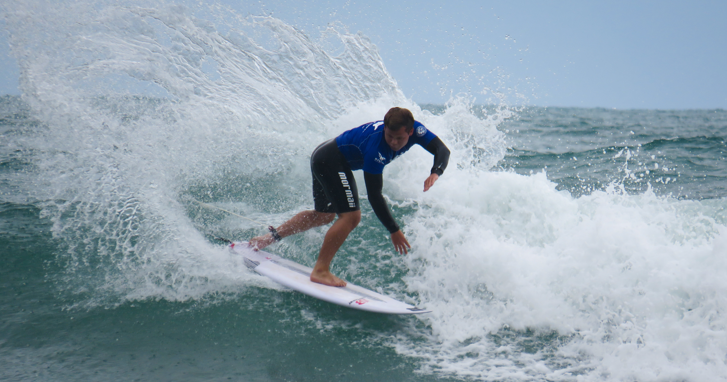Leo Casal, Hang Loose Surf Attack 2021, Praia de Camburi, São Sebastião (SP). Foto: Danilo Caetano.