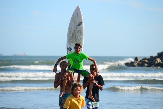 Daniel Duarte, A Tribuna Surf Colegial 2021, Quebra-Mar, Santos (SP). Foto: Arthur Freire.