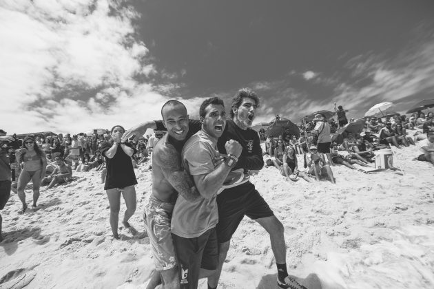 Charles Medina e Gilmar Pulga, Saquarema Surf Festival 2021, Praia de Itaúna (RJ). Foto: Thiago Diz.