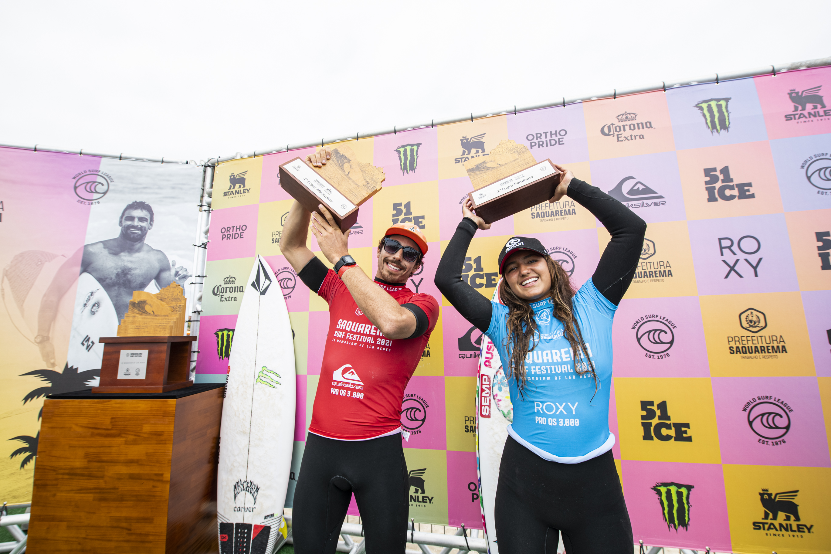 Yago Dora e Sophia Medina são os campeões do QS 3.000 Saquarema Surf Festival.