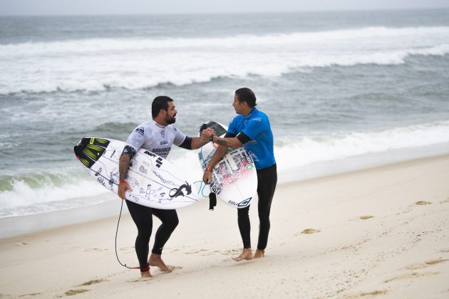 Willian Cardoso e Thiago Camarão, Saquarema Surf Festival 2021, Praia de Itaúna (RJ). Foto: Thiago Diz.