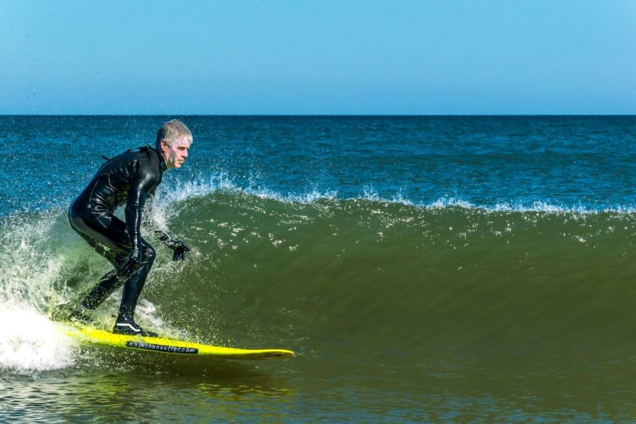 Kurtis Loftus pegou 638 ondas em 33 horas de surfe.
