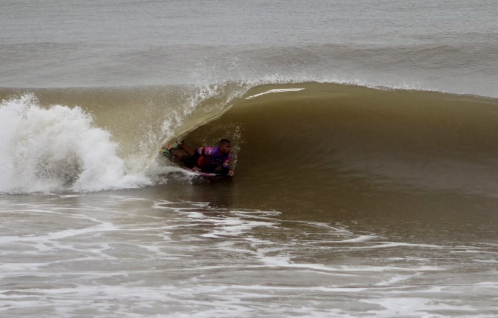 Lucas Nogueira vence na Barra do Jucu (ES).