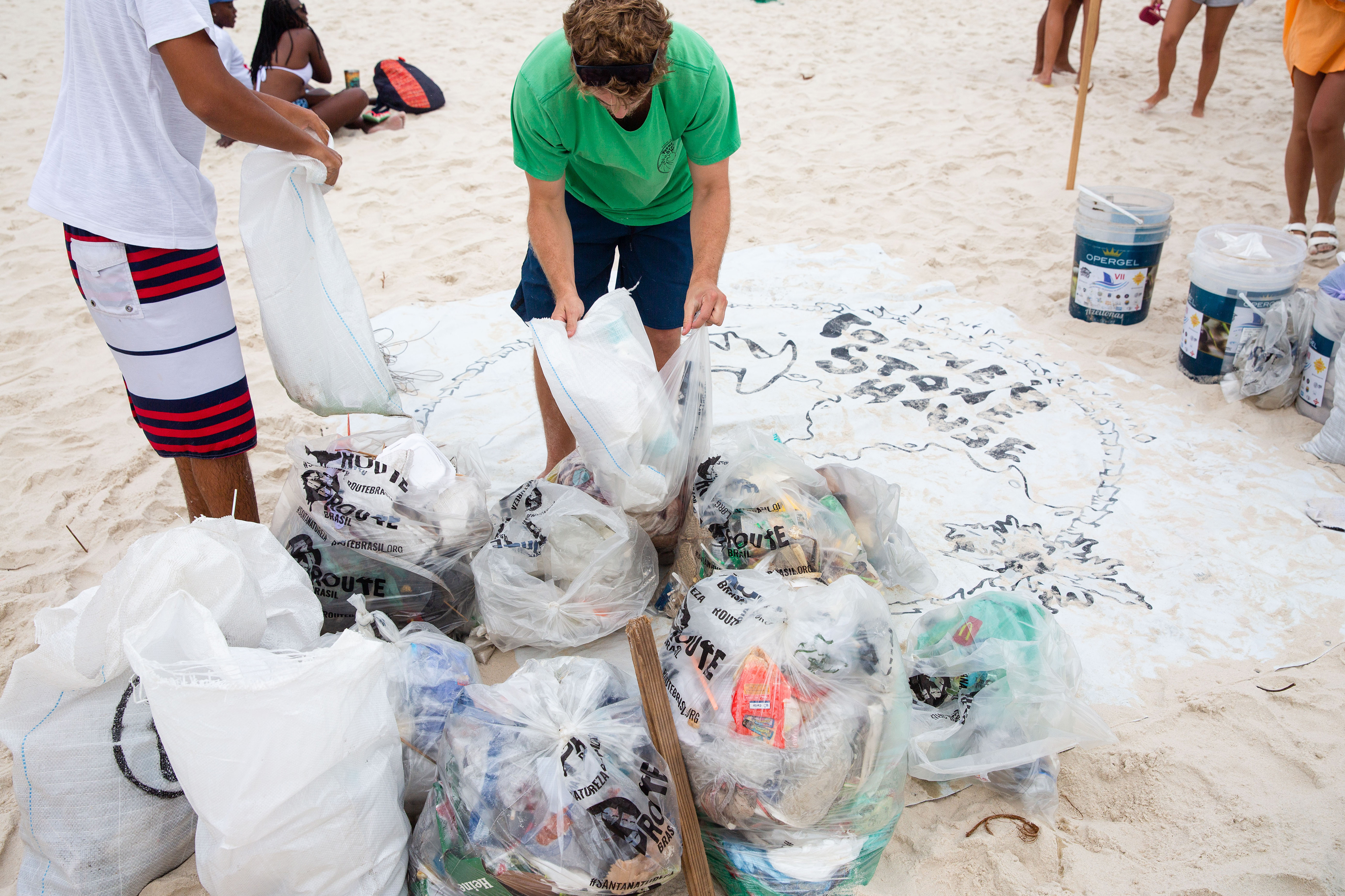 Tradição do evento, o UniSurf realiza diversas ações socioambientais na praia.