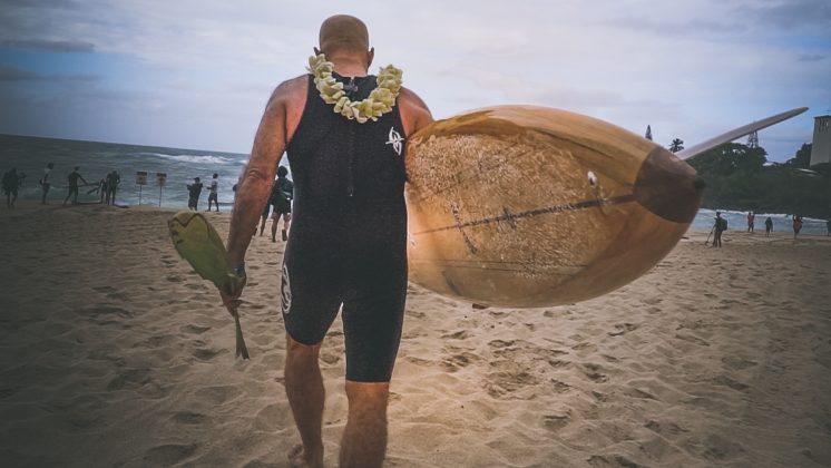 Cerimônia de abertura do Eddie Aikau Invitational 21/22, Waimea Bay, Havaí. Foto: Bruno Lemos / @lemosimages.