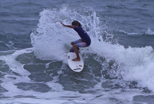 Bryan Almeida, Hang Loose Surf Attack 2021, Praia do Tombo, Guarujá (SP). Foto: Munir El Hage.