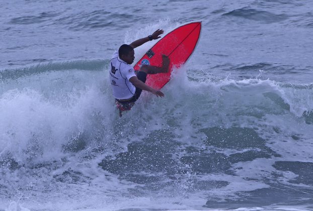 Chandler Ribeiro, Hang Loose Surf Attack 2021, Praia do Tombo, Guarujá (SP). Foto: Munir El Hage.