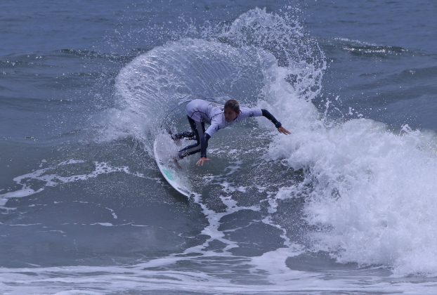 Eduardo Mulford, Hang Loose Surf Attack 2021, Praia do Tombo, Guarujá (SP). Foto: Munir El Hage.