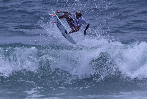 Lukas Camargo, Hang Loose Surf Attack 2021, Praia do Tombo, Guarujá (SP). Foto: Munir El Hage.