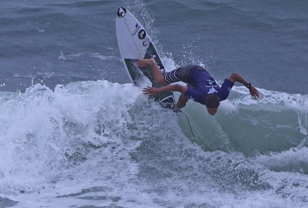 Murillo Coura, Hang Loose Surf Attack 2021, Praia do Tombo, Guarujá (SP). Foto: Munir El Hage.