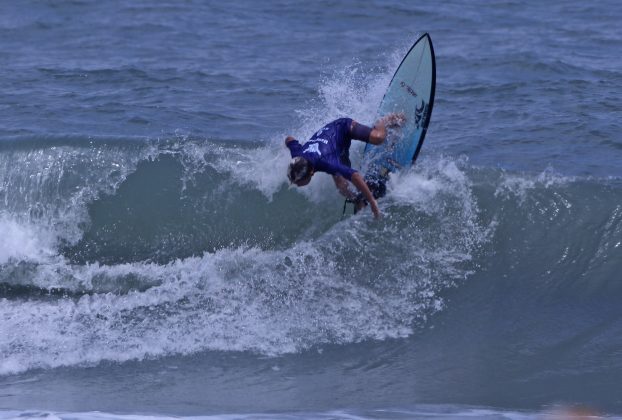 Pedro Henrique, Hang Loose Surf Attack 2021, Praia do Tombo, Guarujá (SP). Foto: Munir El Hage.