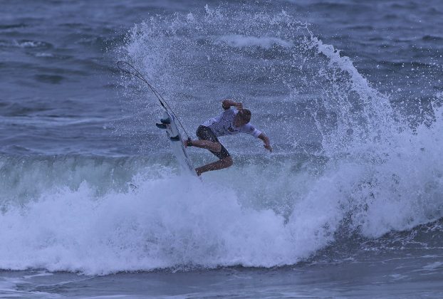 Rodrigo Saldanha, Hang Loose Surf Attack 2021, Praia do Tombo, Guarujá (SP). Foto: Munir El Hage.