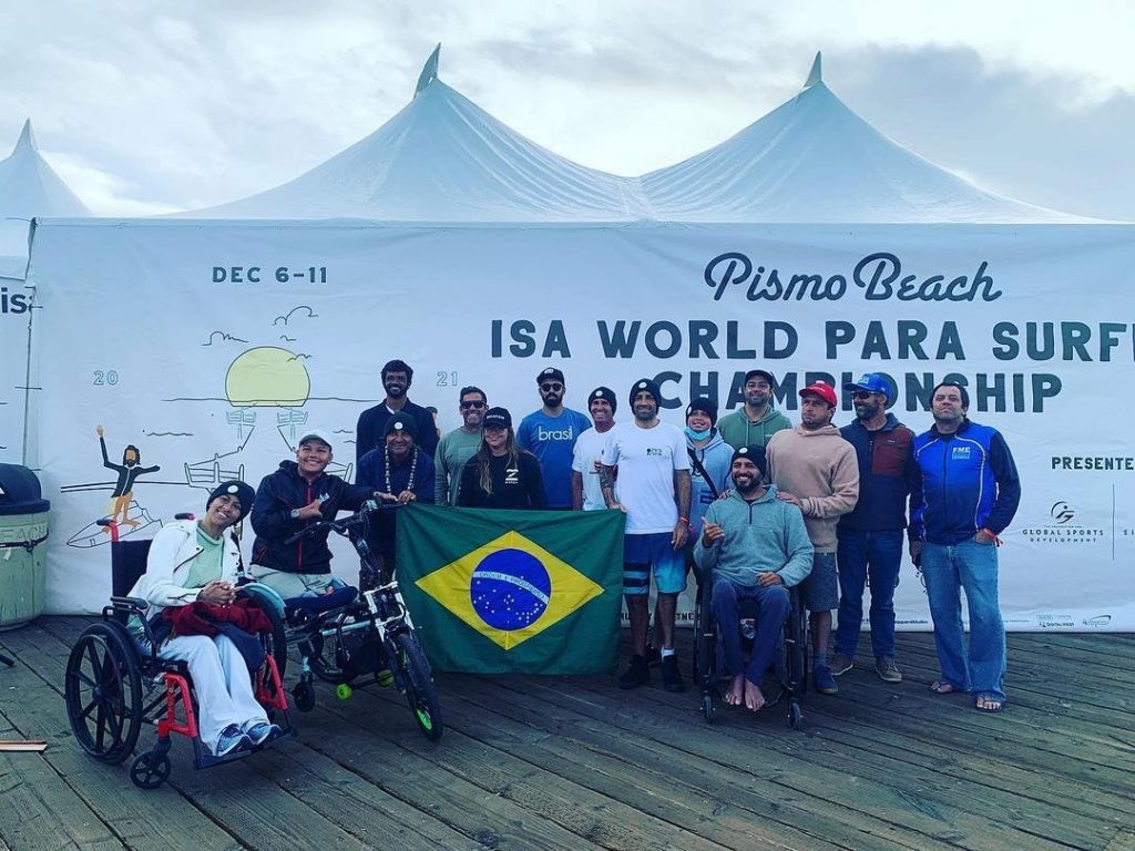 Seleção Brasileira de Parasurf durante mundial ISA em Pismo Beach, Califórnia.