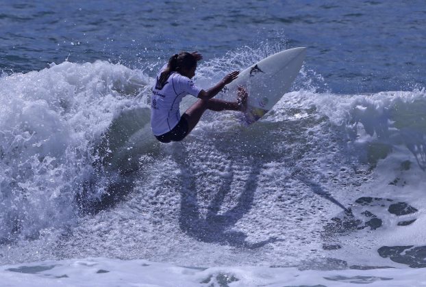 Sol Carrion, Hang Loose Surf Attack 2021, Praia do Tombo, Guarujá (SP). Foto: Munir El Hage.