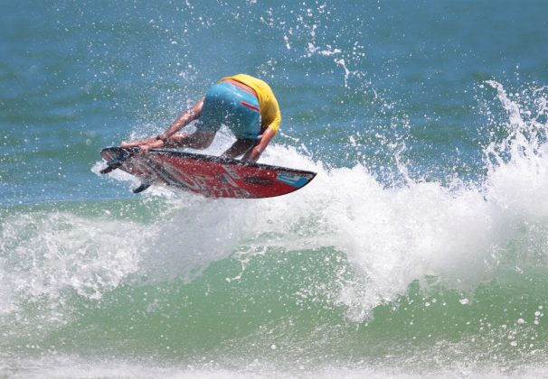 Junior Lagosta, III Etapa do Circuito Metropolitano de Surf Pro, Praia de Gaibu, Cabo de Santo Agostinho (PE). Foto: Alexandre Godim.