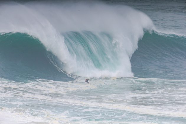 Andrew Cotton, Nazaré Tow Surfing Challenge 2022, Nazaré, Portugal. Foto: WSL / Masurel.