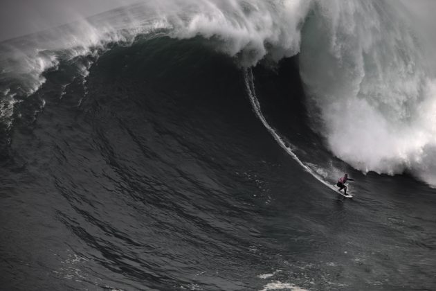 Eric Rebieri, Nazaré Tow Surfing Challenge, Portugal. Foto: Duda Hawaii.
