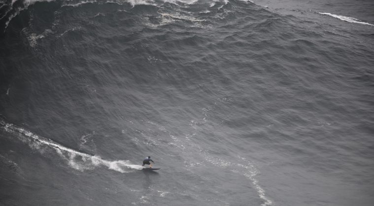 Ian Consenza, Nazaré Tow Surfing Challenge, Portugal. Foto: Duda Hawaii.