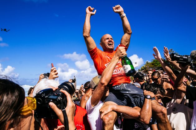 Kelly Slater, Billabong Pro Pipeline 2022, North Shore de Oahu, Havaí. Foto: Brent Bielmann.