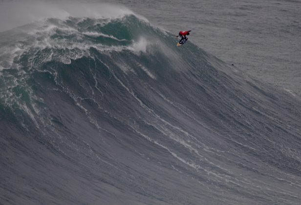 Lucas Chumbo, Nazaré Tow Surfing Challenge, Portugal. Foto: Duda Hawaii.