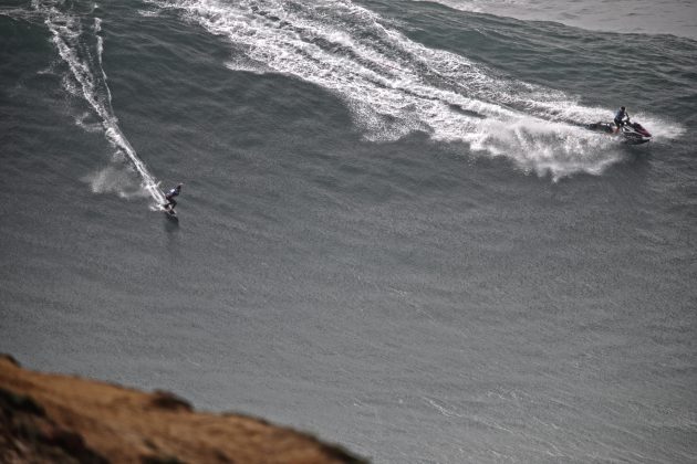 Michelle des Boullions, Nazaré Tow Surfing Challenge, Portugal. Foto: Duda Hawaii.
