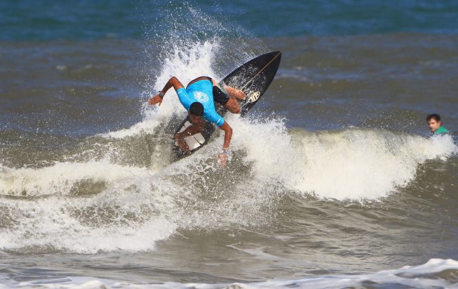 Fabricio Bulhões, Ilhéus Surf Pro 2022, Praia da Renascer, Ilhéus (BA). Foto: Pedro Monteiro.