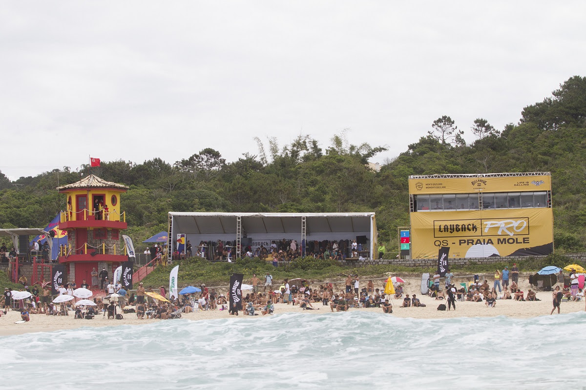 Arena da estreia do LayBack Pro na Praia Mole em novembro de 2021.
