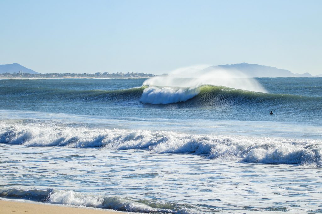 Surfe fica proibido em vários locais de Florianópolis.