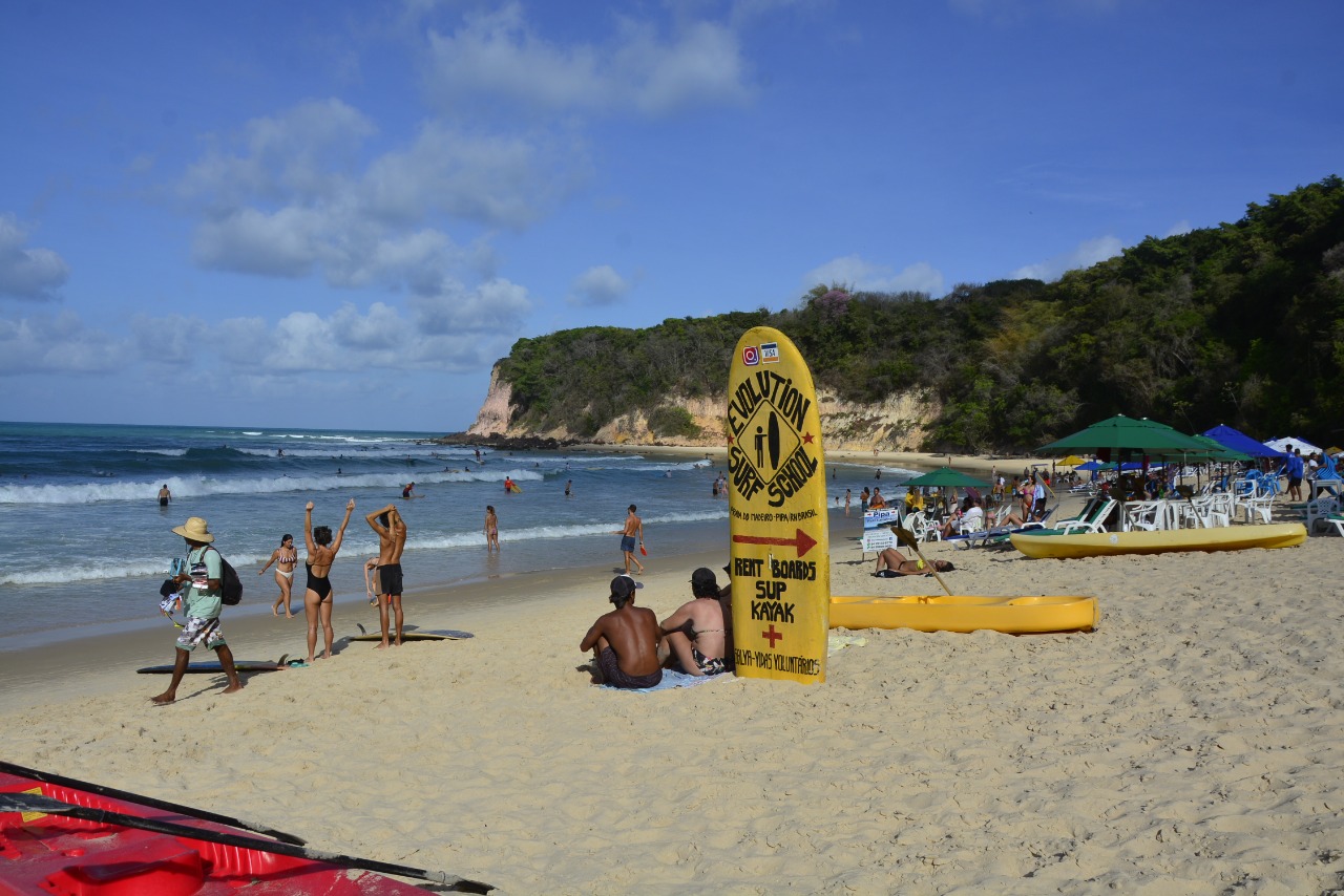 Praia do Madeiro é o paraíso do Longboard no Rio Grande do Norte.