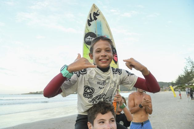 Luca Monteiro - Campeão Sub 10 02, Surfland Brasil apresenta Circuito Surf Talentos Oceano 2022, Garopaba (SC). Foto: Marcio David.