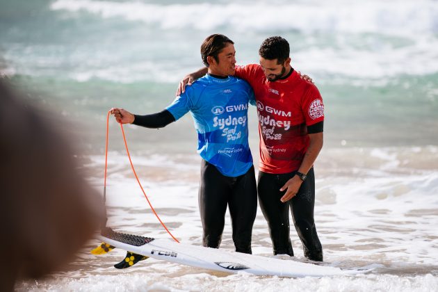 Michael Rodrigues e Rio Waida, Sydney Surf Pro 2022, Manly Beach, New South Wales, Austrália. Foto: WSL / Beatriz Ryder.