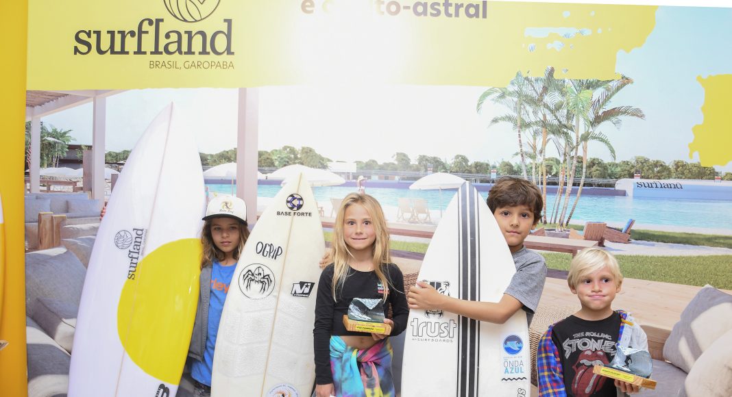 Pódio Sub 8 Mista 02, Surfland Brasil apresenta Circuito Surf Talentos Oceano 2022, Garopaba (SC). Foto: Marcio David.