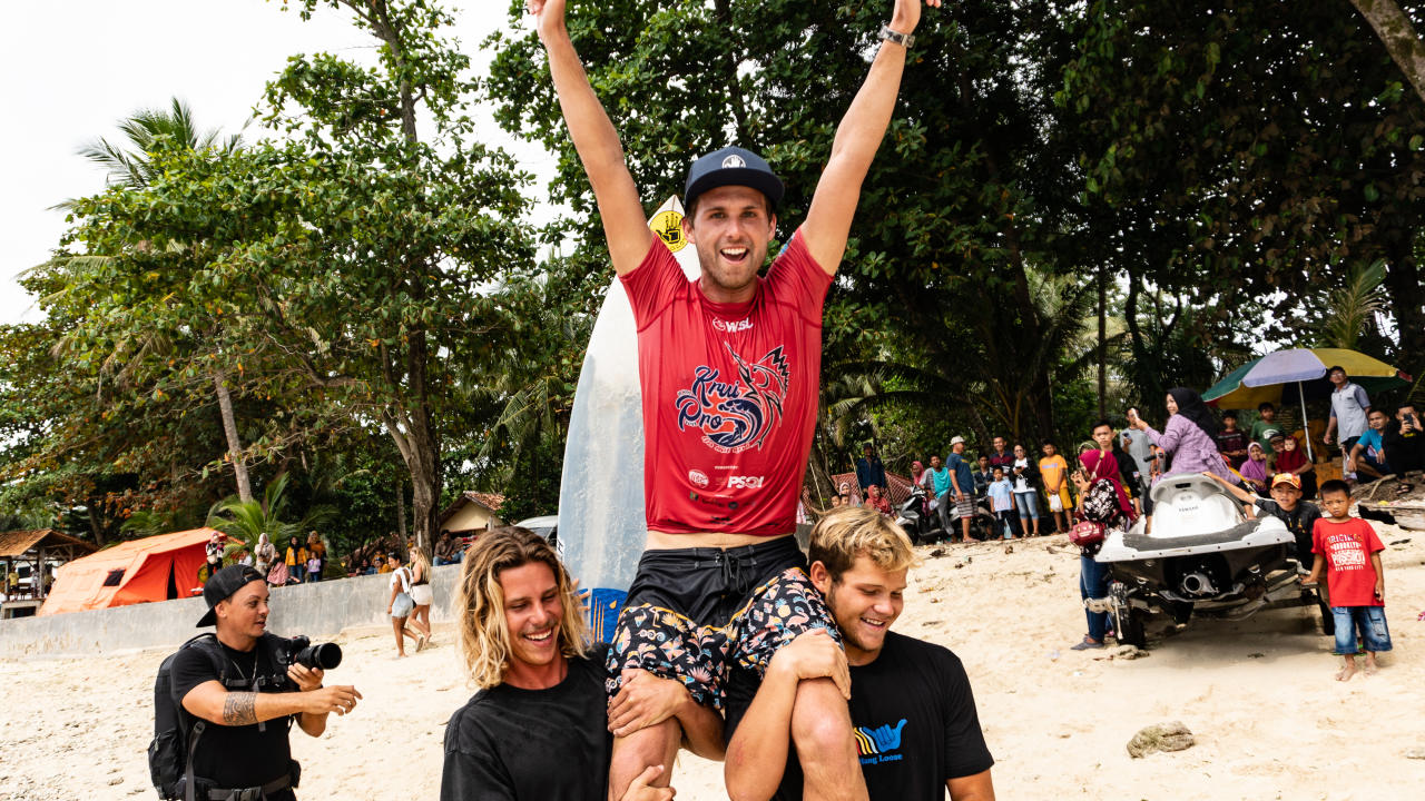 Jesse Mendes é campeão do Krui Pro, na Indonésia