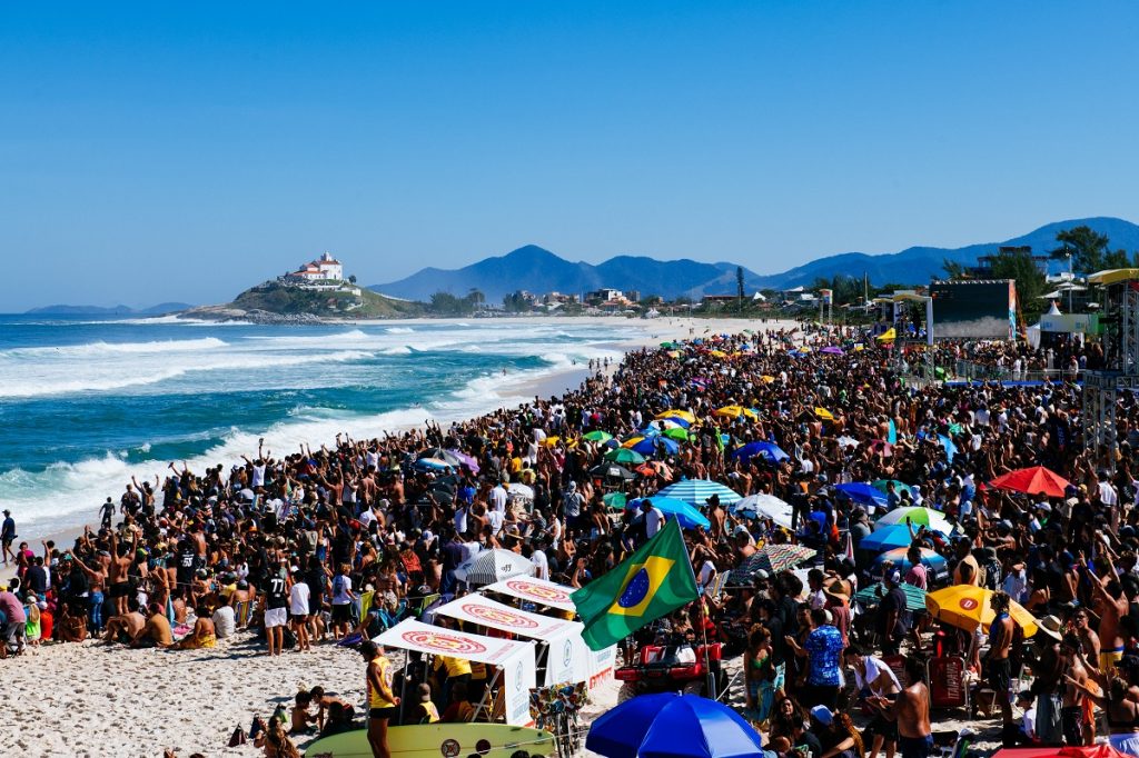 Praia de Itaúna reúne grandes públicos em eventos da WSL.