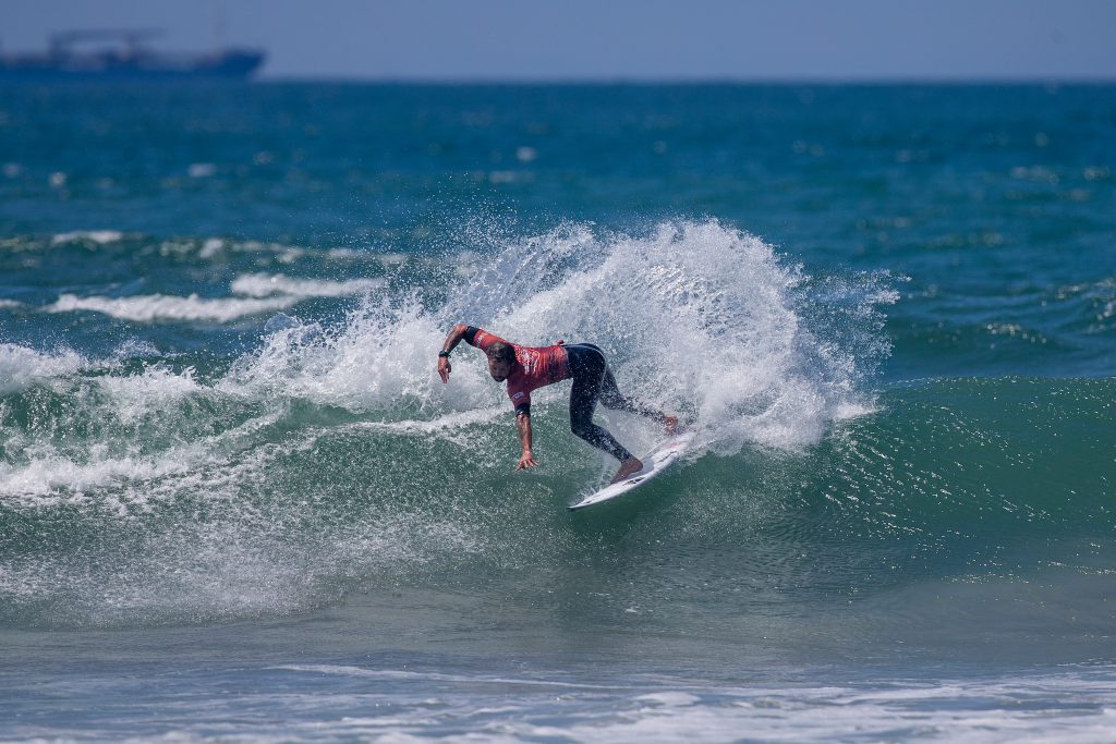 Alejo Muniz está na terceira fase do US Open of Surfing.