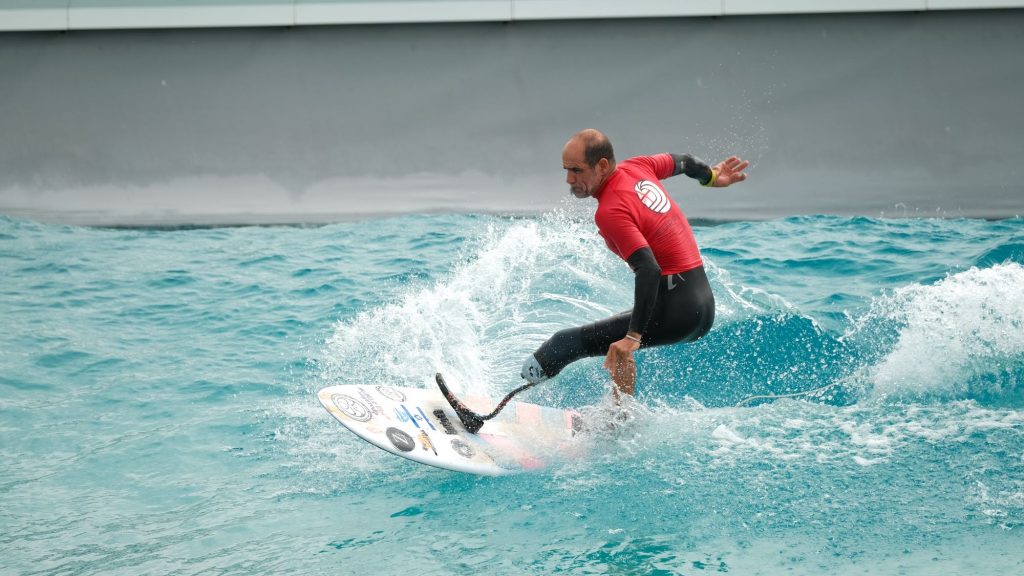 English Adaptive Surfing Open acontece nas ondas do The Wave.