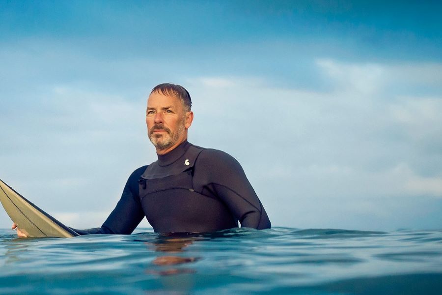 CEO da WSL, Erik Logan começou a surfar aos 40 anos, após superar medo do mar.