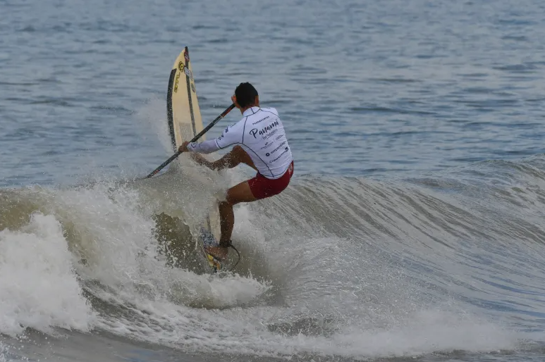 Felipe Rodríguez é o melhor atleta do dia no SUP Surf Men.